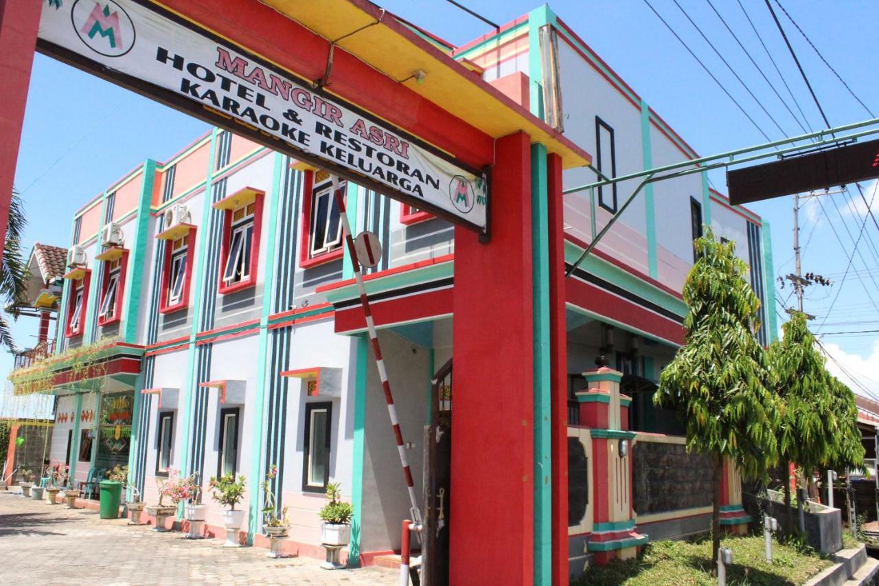 Penginapan Hotel Mangir Asri Giaoag Buitenkant foto