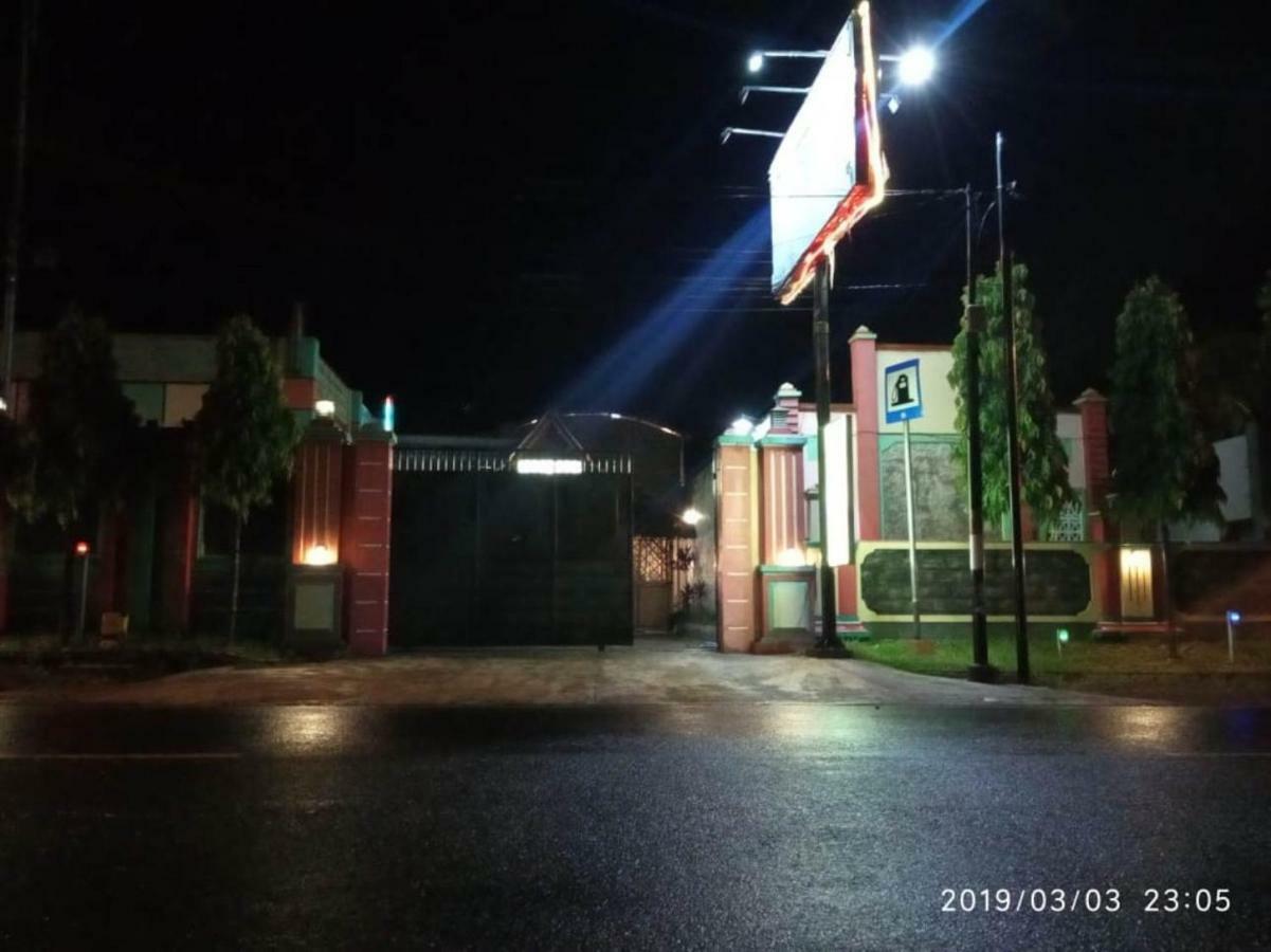 Penginapan Hotel Mangir Asri Giaoag Buitenkant foto
